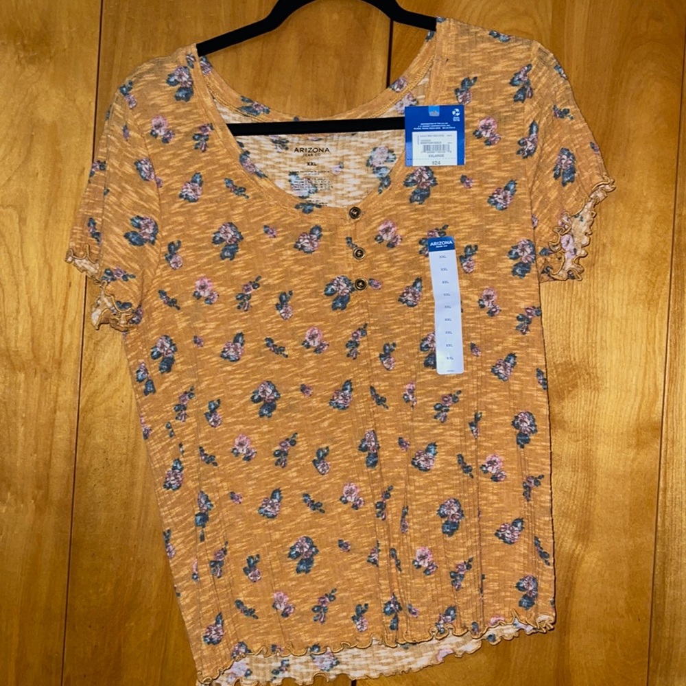Yellow shirt with flowers, short sleeve
